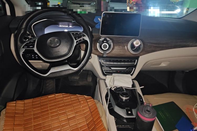 Used BAIC Beijing EU5 2018 R500 Smart Wind Edition Center Console