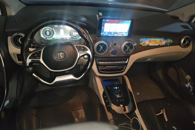 Used BAIC Beijing EU5 2018 R500 Smart Wind Edition Center Console