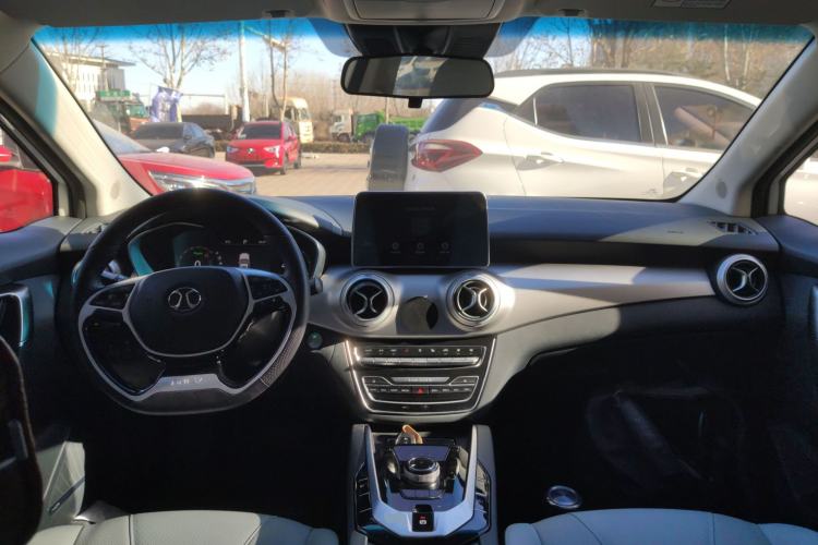 Used BAIC Beijing EU5 2018 R550 Smart Trend Edition Center Console