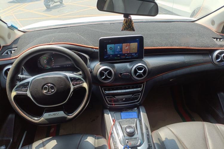 Used BAIC Beijing EU5 2018 R500 Smart Wind Edition Center Console