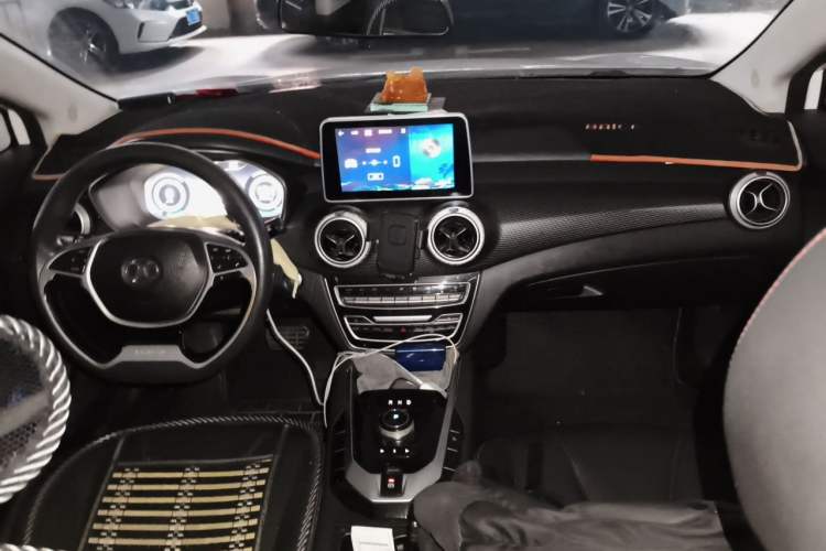 Used BAIC Beijing EU5 2018 R500 Smart Wind Edition Center Console