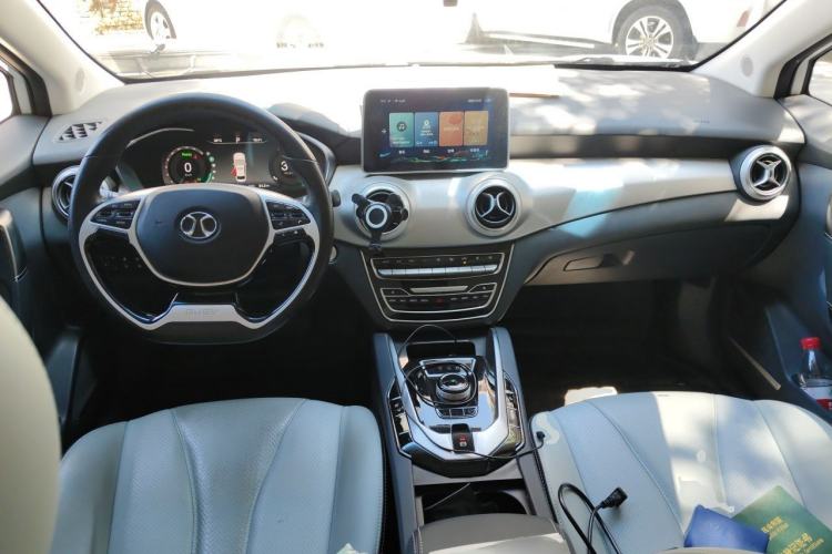 Used BAIC Beijing EU5 2018 R550 Smart Trend Edition Center Console