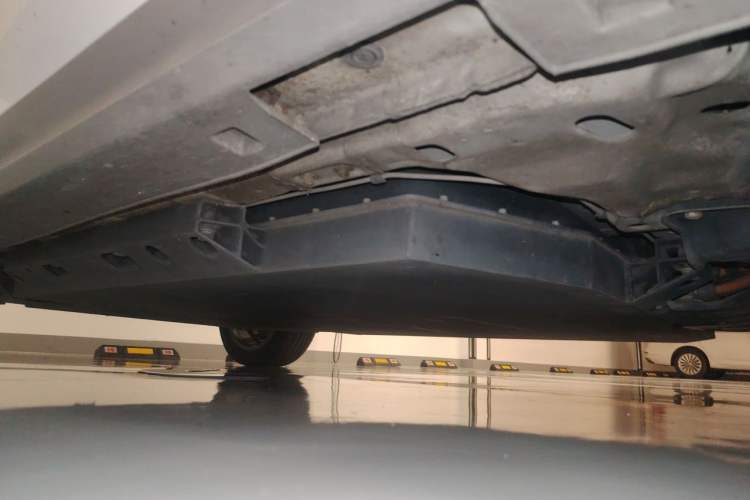 Used BAIC Beijing EU5 2018 R500 Smart Edition Chassis Front Right