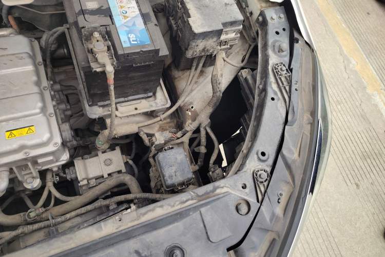 Used BAIC Beijing EU5 2018 R500 Smart Wind Edition Engine Bay Left