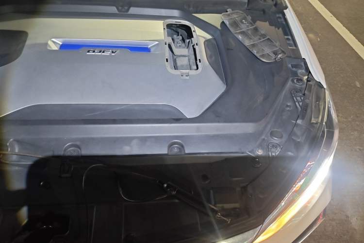 Used BAIC Beijing EU5 2018 R500 Smart Wind Edition Engine Bay Left
