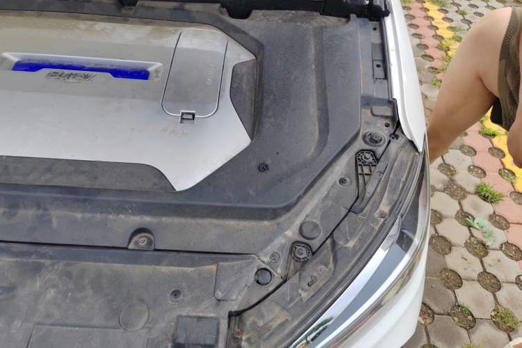 Used BAIC Beijing EU5 2018 R500 Smart Edition Engine Bay Left