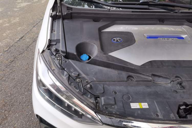Used BAIC Beijing EU5 2018 R500 Smart Wind Edition Engine Bay Right