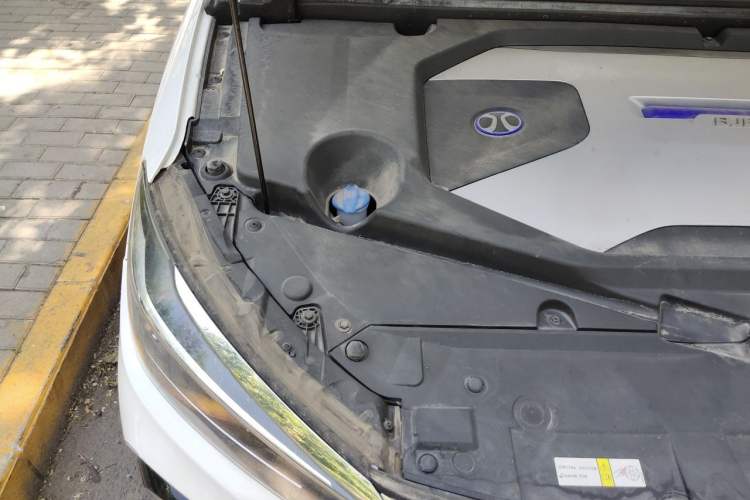 Used BAIC Beijing EU5 2018 R500 Smart Edition Engine Bay Right