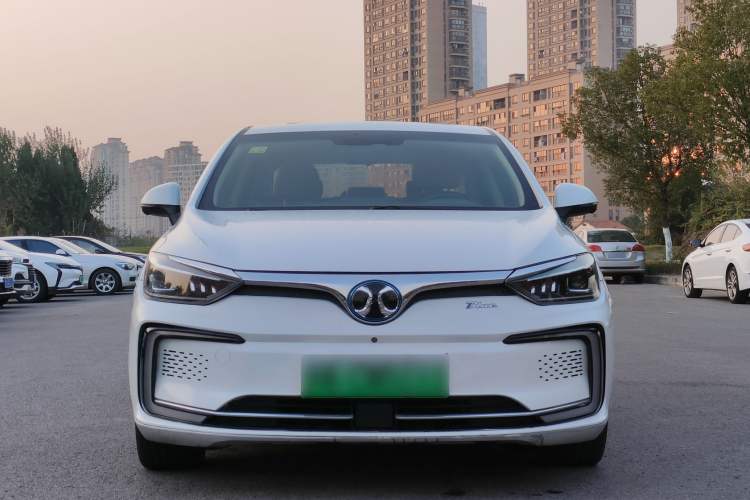 Used BAIC Beijing EU5 2018 R500 Smart Wind Edition Exterior 1
