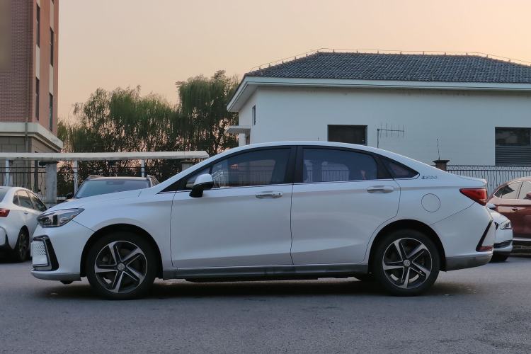 Used BAIC Beijing EU5 2018 R500 Smart Wind Edition Exterior 2