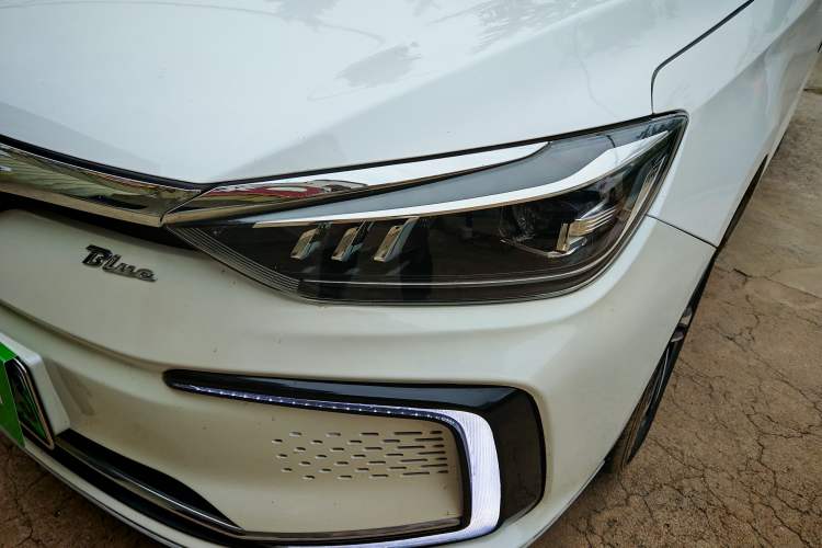 Used BAIC Beijing EU5 2018 R500 Smart Wind Edition Exterior 2
