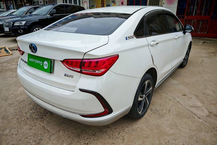 Used BAIC Beijing EU5 2018 R500 Smart Wind Edition Exterior 3