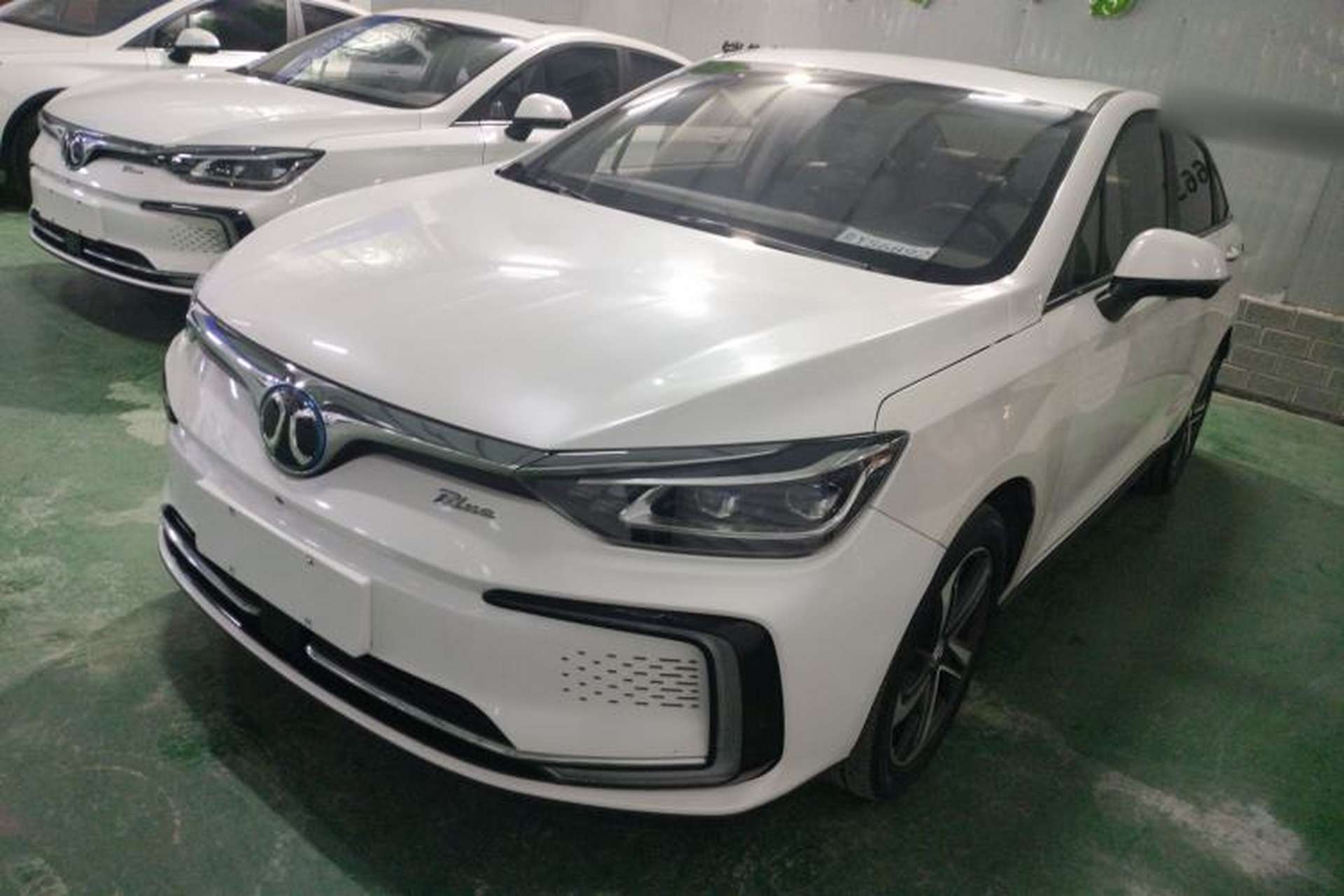 Used BAIC Beijing EU5 2018 R550 Smart Trend Edition Front Left 45 Deg