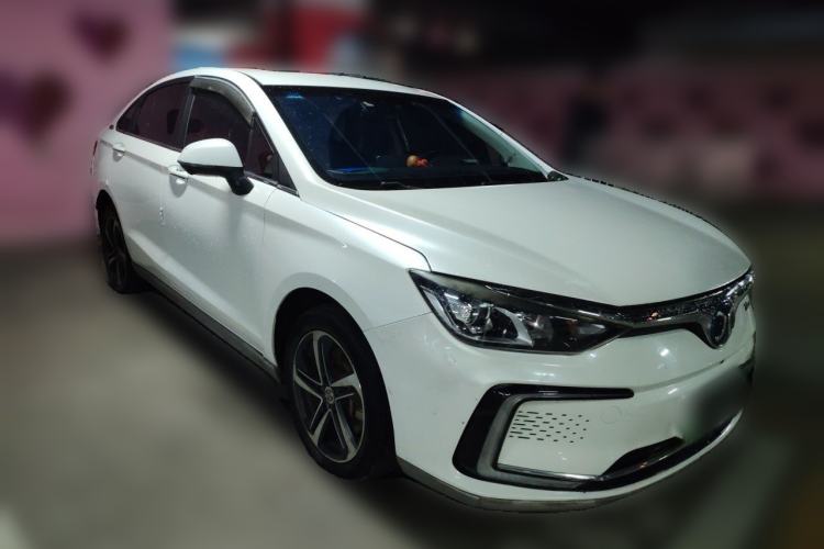 Used BAIC Beijing EU5 2018 R500 Smart Wind Edition Front Right 45 Deg