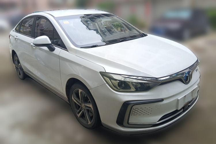 Used BAIC Beijing EU5 2018 R500 Smart Wind Edition Front Right 45 Deg