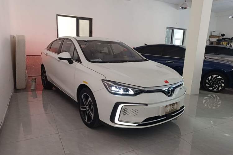 Used BAIC Beijing EU5 2018 R550 Smart Trend Edition Front Right 45 Deg