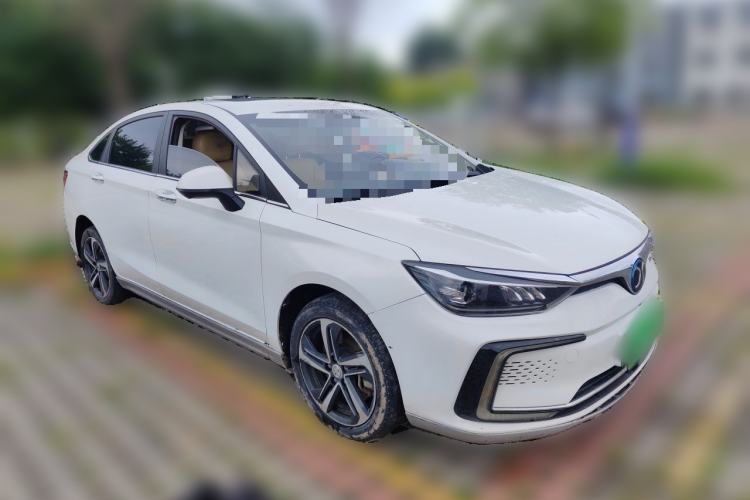 Used BAIC Beijing EU5 2018 R500 Smart Edition Front Right 45 Deg