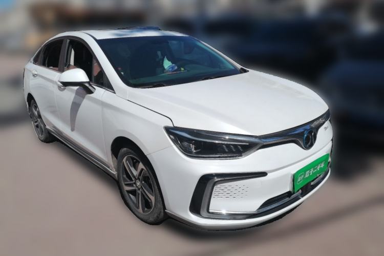 Used BAIC Beijing EU5 2018 R500 Smart Edition Front Right 45 Deg