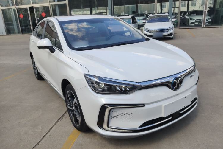 Used BAIC Beijing EU5 2018 R500 Smart Edition Front Right 45 Deg
