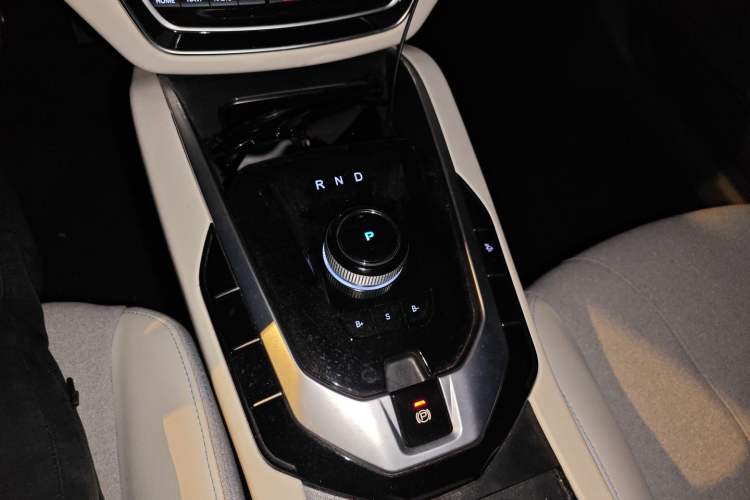 Used BAIC Beijing EU5 2018 R500 Smart Wind Edition Gear Lever