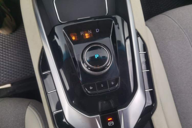 Used BAIC Beijing EU5 2018 R500 Smart Wind Edition Gear Lever