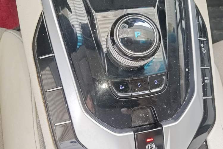 Used BAIC Beijing EU5 2018 R500 Smart Wind Edition Gear Lever