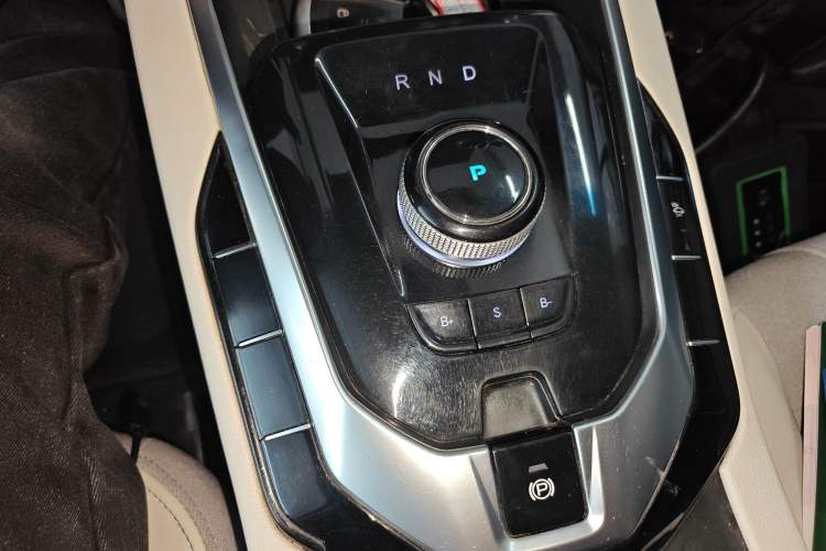 Used BAIC Beijing EU5 2018 R500 Smart Wind Edition Gear Lever
