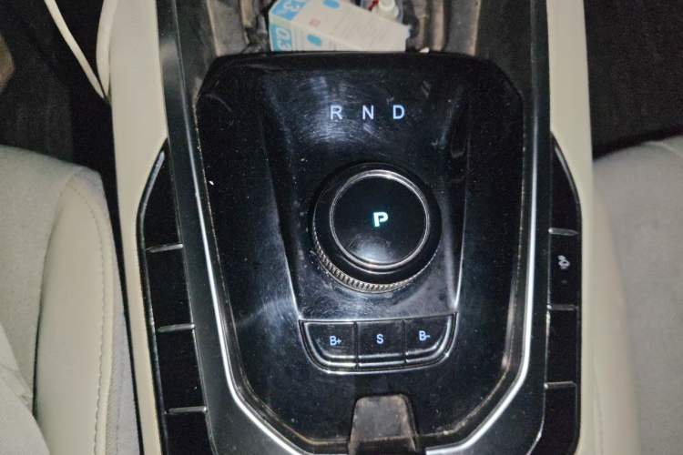 Used BAIC Beijing EU5 2018 R500 Smart Wind Edition Gear Lever