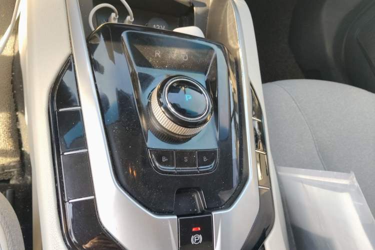 Used BAIC Beijing EU5 2018 R500 Smart Wind Edition Gear Lever