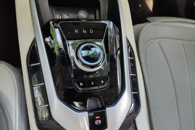 Used BAIC Beijing EU5 2018 R500 Smart Wind Edition Gear Lever