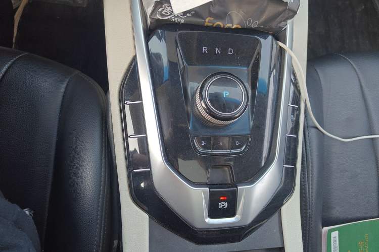 Used BAIC Beijing EU5 2018 R500 Smart Wind Edition Gear Lever