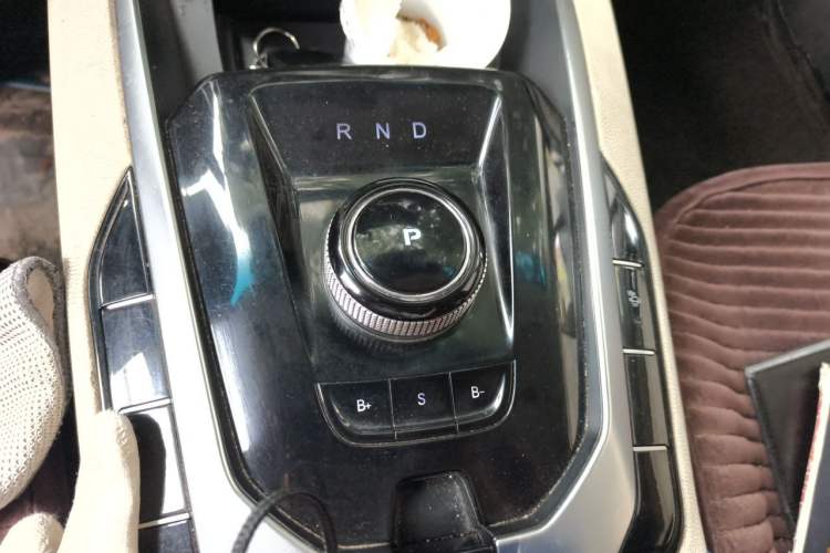 Used BAIC Beijing EU5 2018 R500 Smart Wind Edition Gear Lever