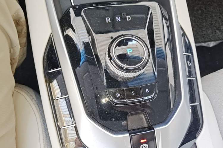 Used BAIC Beijing EU5 2018 R500 Smart Wind Edition Gear Lever