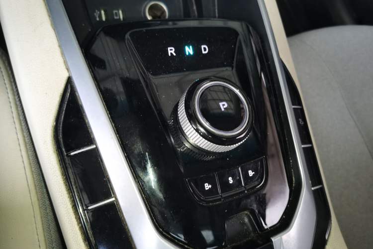 Used BAIC Beijing EU5 2018 R500 Smart Wind Edition Gear Lever