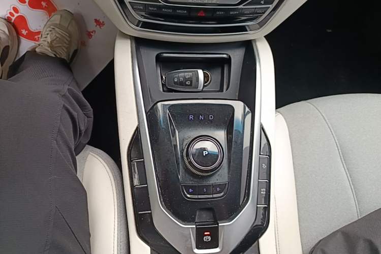 Used BAIC Beijing EU5 2018 R500 Smart Wind Edition Gear Lever