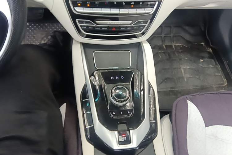 Used BAIC Beijing EU5 2018 R500 Smart Wind Edition Gear Lever