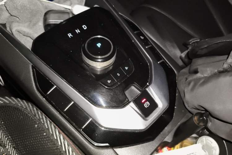 Used BAIC Beijing EU5 2018 R500 Smart Wind Edition Gear Lever