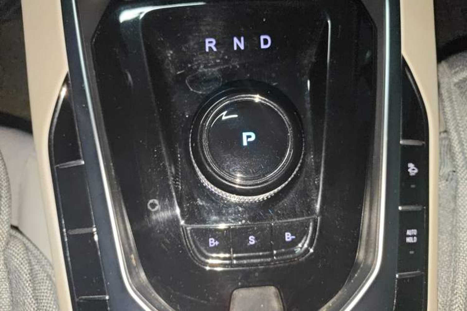 Used BAIC Beijing EU5 2018 R500 Smart Wind Edition Gear Lever