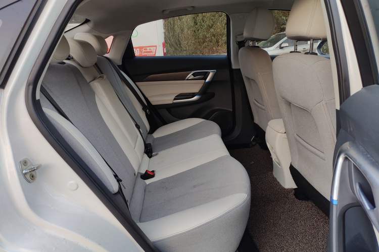Used BAIC Beijing EU5 2018 R500 Smart Wind Edition Interior 12