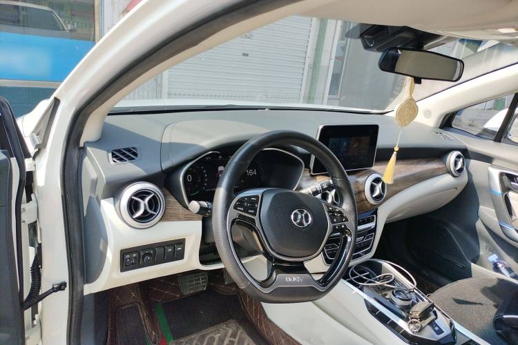 Used BAIC Beijing EU5 2018 R500 Smart Wind Edition Interior 2