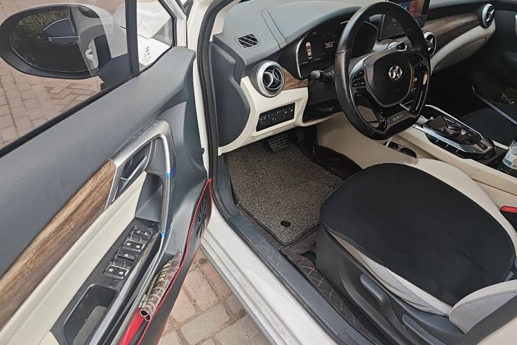 Used BAIC Beijing EU5 2018 R500 Smart Wind Edition Interior 3