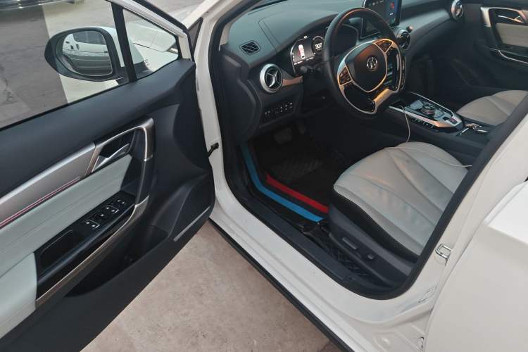 Used BAIC Beijing EU5 2018 R550 Smart Edition Interior 3