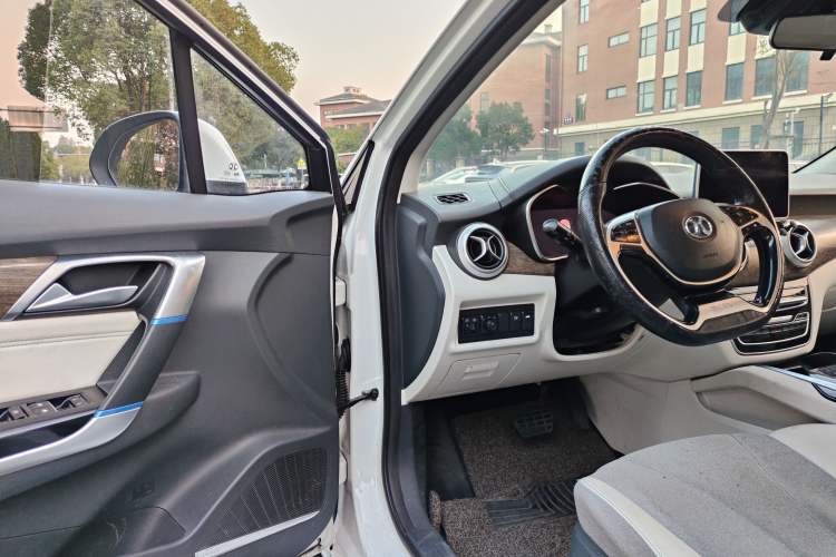 Used BAIC Beijing EU5 2018 R500 Smart Wind Edition Interior 4