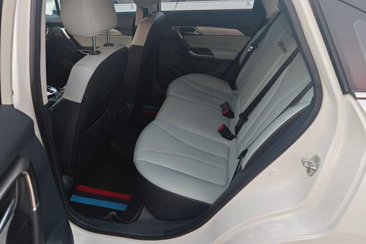 Used BAIC Beijing EU5 2018 R550 Smart Edition Interior 4