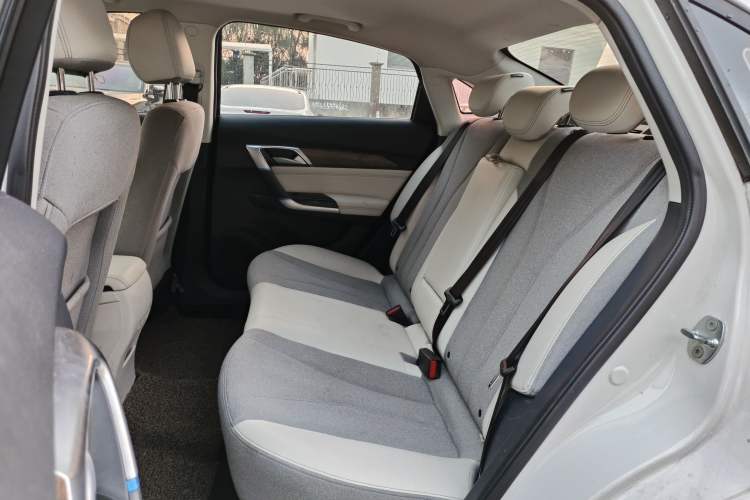 Used BAIC Beijing EU5 2018 R500 Smart Wind Edition Interior 5