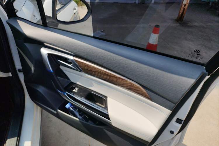 Used BAIC Beijing EU5 2018 R500 Smart Wind Edition Interior 5