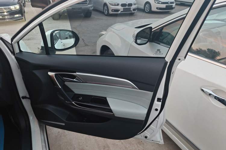 Used BAIC Beijing EU5 2018 R550 Smart Edition Interior 5