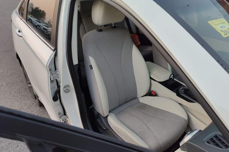 Used BAIC Beijing EU5 2018 R500 Smart Wind Edition Interior 6