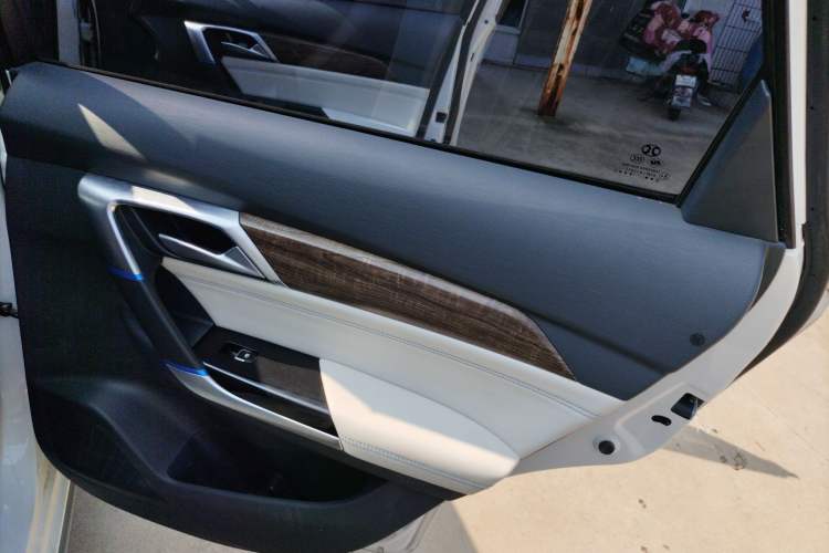 Used BAIC Beijing EU5 2018 R500 Smart Wind Edition Interior 6