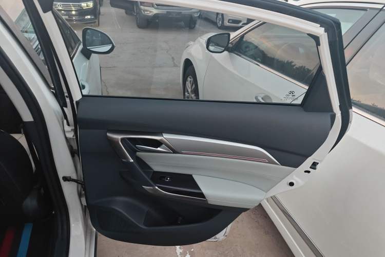 Used BAIC Beijing EU5 2018 R550 Smart Edition Interior 6